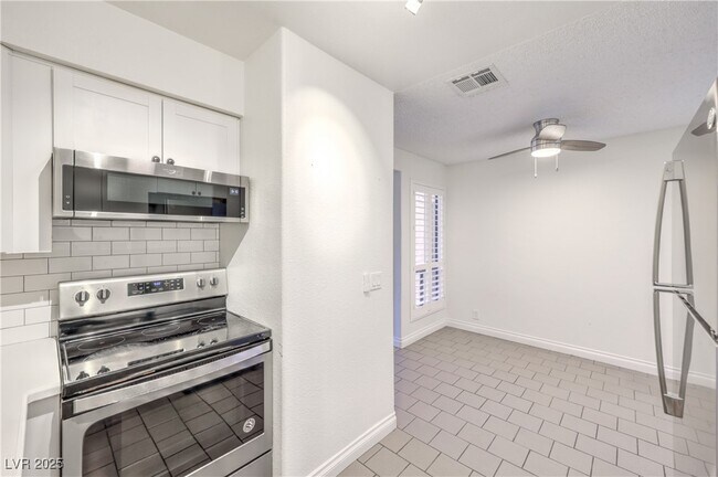 Building Photo - 3151 N Soaring Gulls Dr