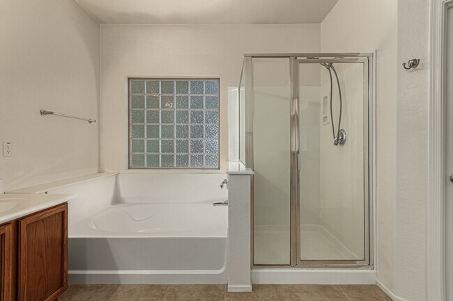 Building Photo - Chandler 4 Bedroom - 2.5 Bathroom with Pri...