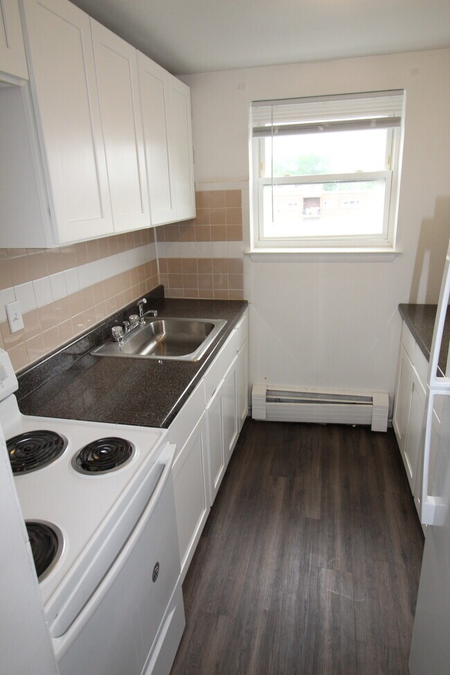 Building Photo - 30 Gillett St