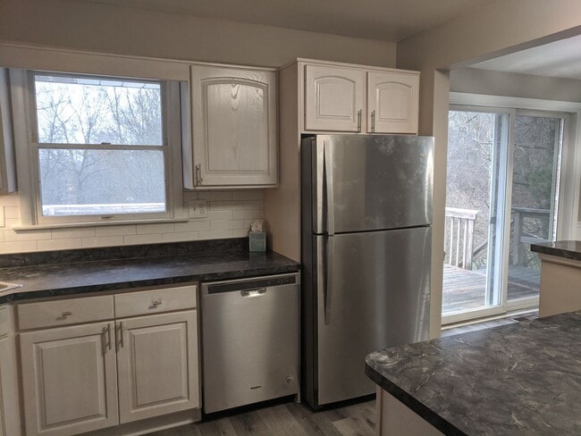 Building Photo - *****Huge 4 bedroom, 3 full bath home FOR ...