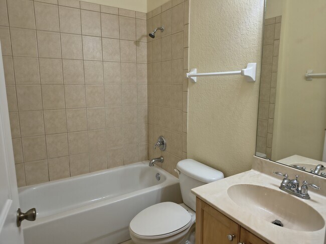 Building Photo - 1307 Clove Dr