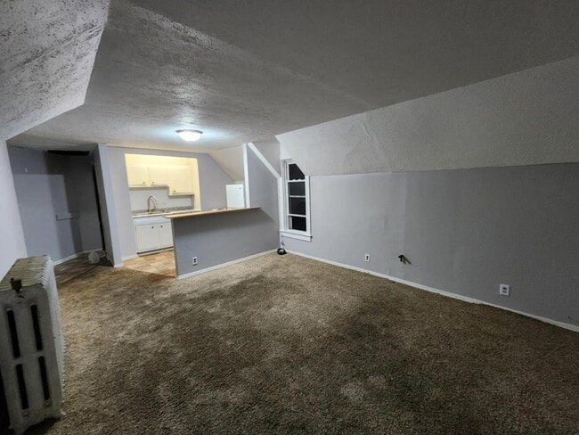 Building Photo - 460 Rose Ln NE