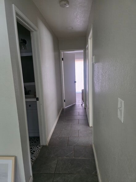 Building Photo - 13865 Julian Dr