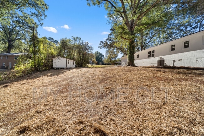 Building Photo - 3503 Linwood Rd