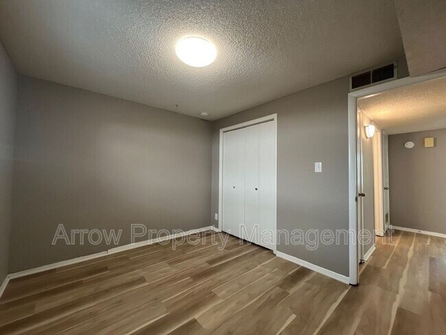 Building Photo - 515 S 2nd St