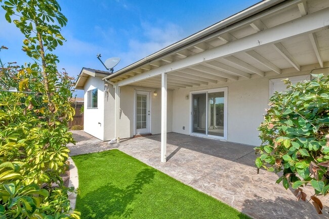 Building Photo - 55 yrs Plus ONLY Community! Lovely and Breathtaking 2 Bed 2 Bath unit in Oceanside