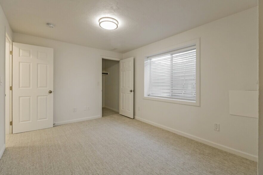 Building Photo - 2098 E Weeping Willow Way