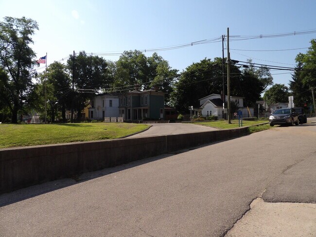 Building Photo - 604 Taylor Ave