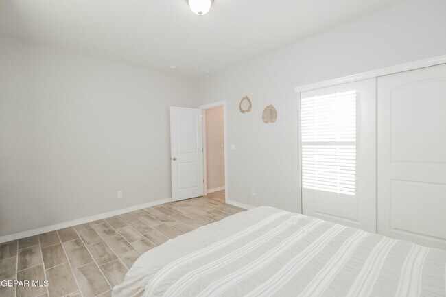 Building Photo - 10716 Drew Pearson Dr