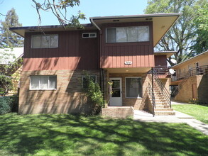 Building Photo - Upstairs Apartment Near the Heart of Grants Pass