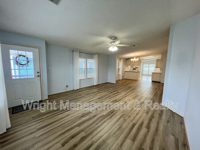 Building Photo - 10614 Hayden Ave