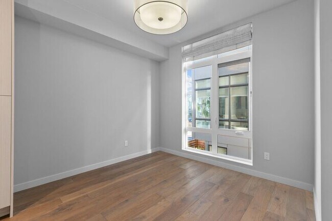 Building Photo - Stunning AIR CONDITIONED Alki Townhome w/ Rooftop Ocean View