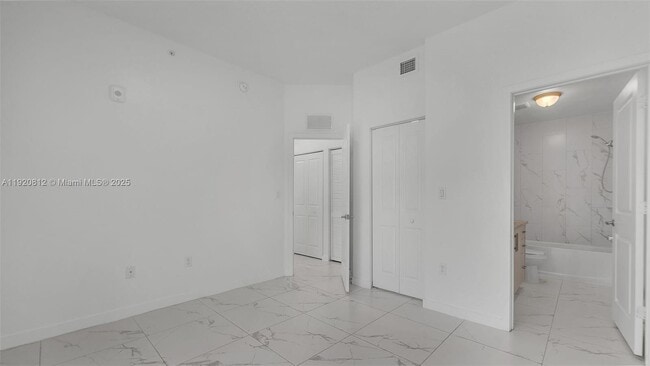 Building Photo - 2400 W 5th Way