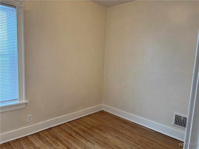 Building Photo - 424 Taunton Pl