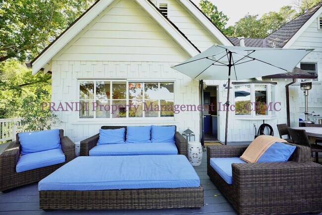 Building Photo - 3-Bedroom, 3-Bath Home with Expansive View...