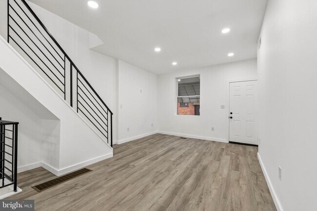 Building Photo - 2359 Ann St