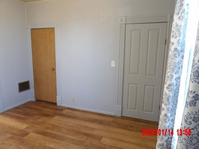 Building Photo - 1306 10th St