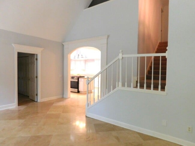Building Photo - Expansive Unfurnished Spanish Wells Home Available for Rent
