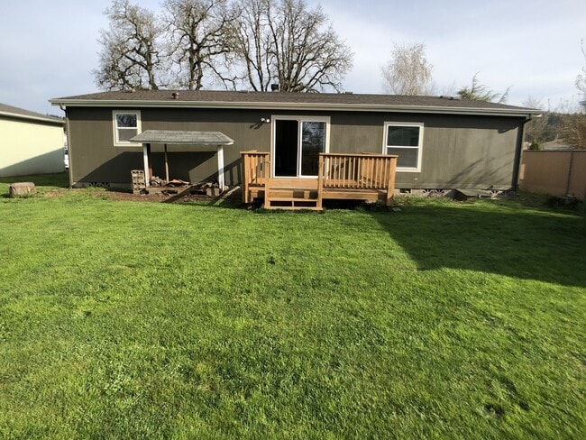 Building Photo - Beautiful and Convenient Turner Location!