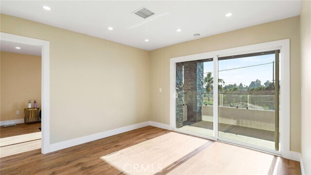 Building Photo - 420 S Hill St
