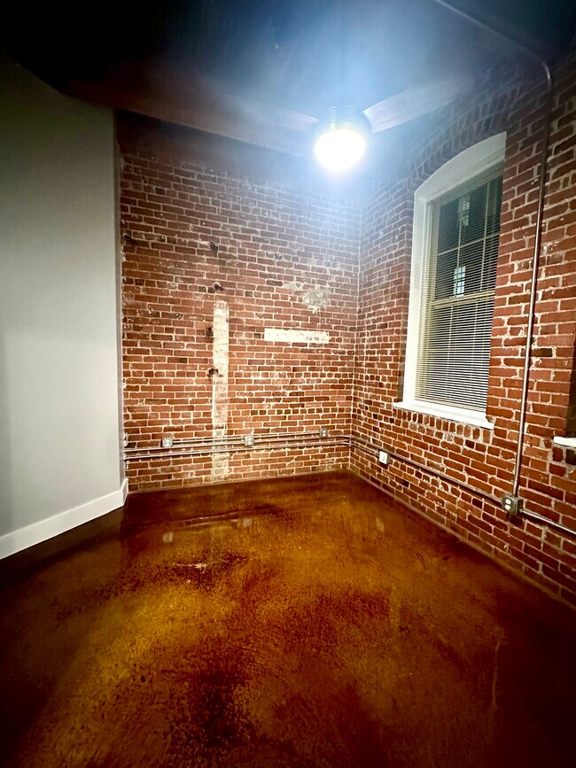 2nd Bedroom Suite - 55 S Harding St