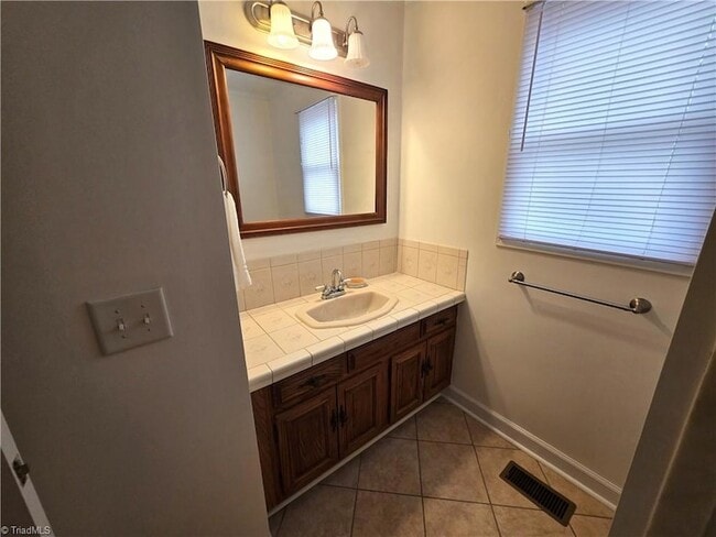 Building Photo - 1085 Brown Rd