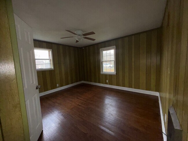 Building Photo - 3/1 In Town Creek Coming Soon!