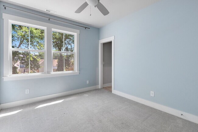 Building Photo - 1908 14th Ave N
