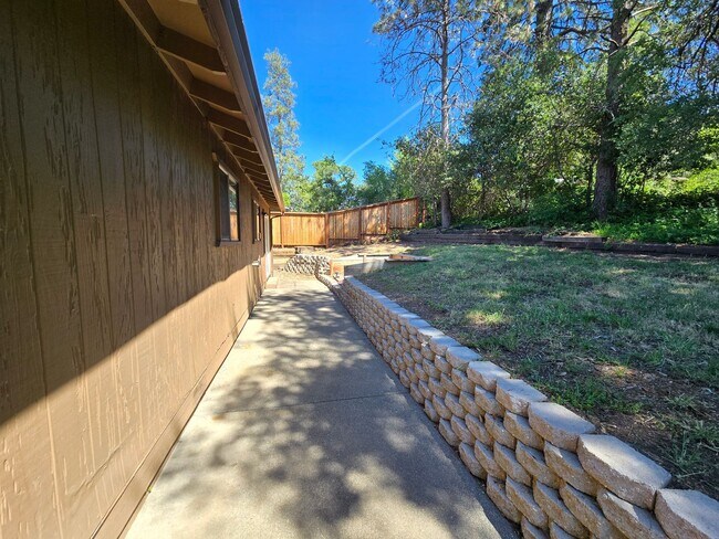 Building Photo - Freshly updated 3-bedroom, 2-bath home