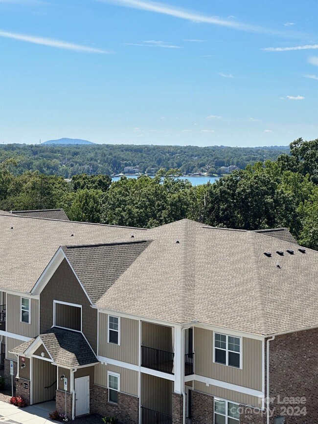 Building Photo - 160 Water Dr