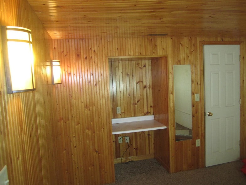 Basement Bedroom - 2405 Knapp St