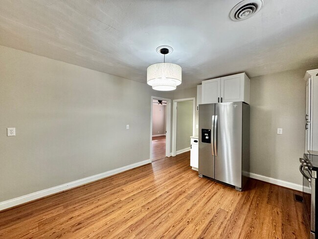 Building Photo - Recently Updated 4-Bedroom Ranch Home w/a 2 Bedroom Guest Cottage! Ready 04-23-26! Pet Friendly Home