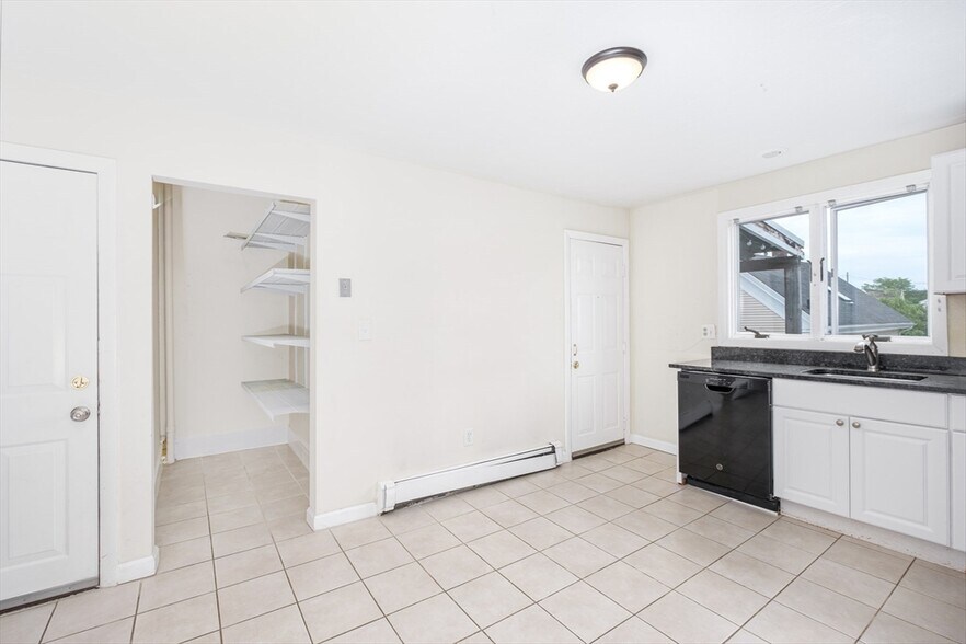 Building Photo - 14 Kilby St