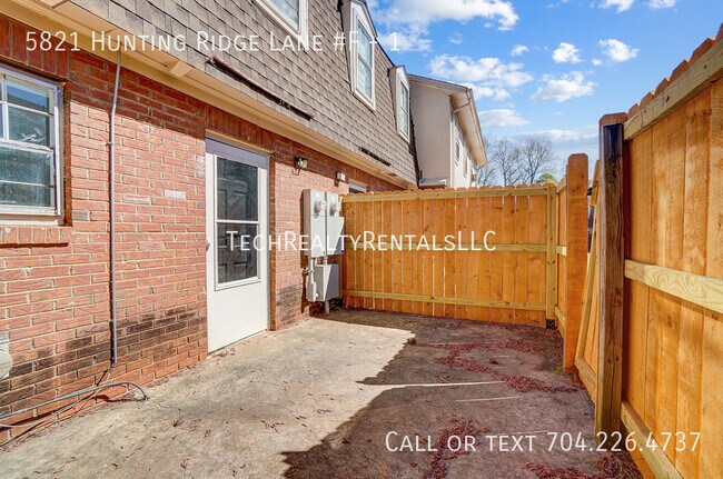 Building Photo - 5821 Hunting Ridge Ln