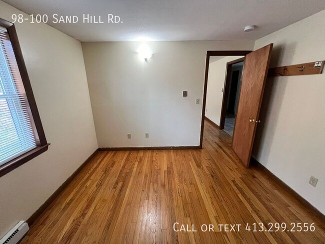 Building Photo - Charming 3 BR in a Quiet Amherst Location