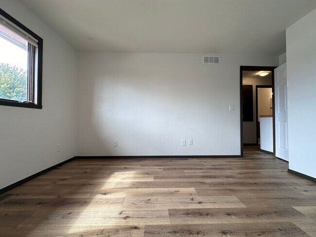 Building Photo - 430 E 1st Ave