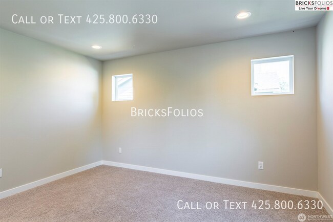Building Photo - Welcome to Comfort and Charm in Your Monro...