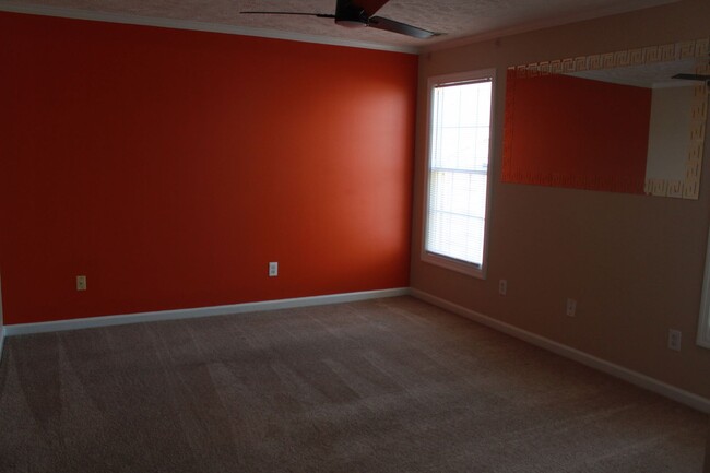 Building Photo - Acorn Ridge
