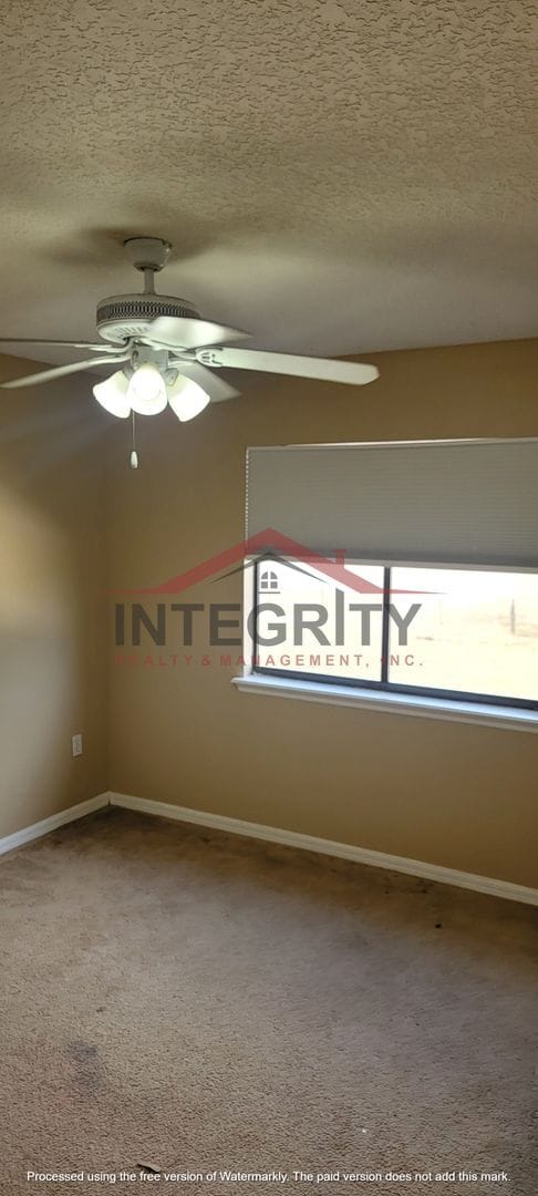 Building Photo - 3 bed/2.5 bath in Brighton Park