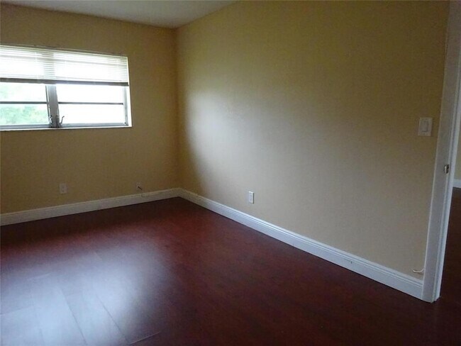 Building Photo - 6050 NW 64th Ave