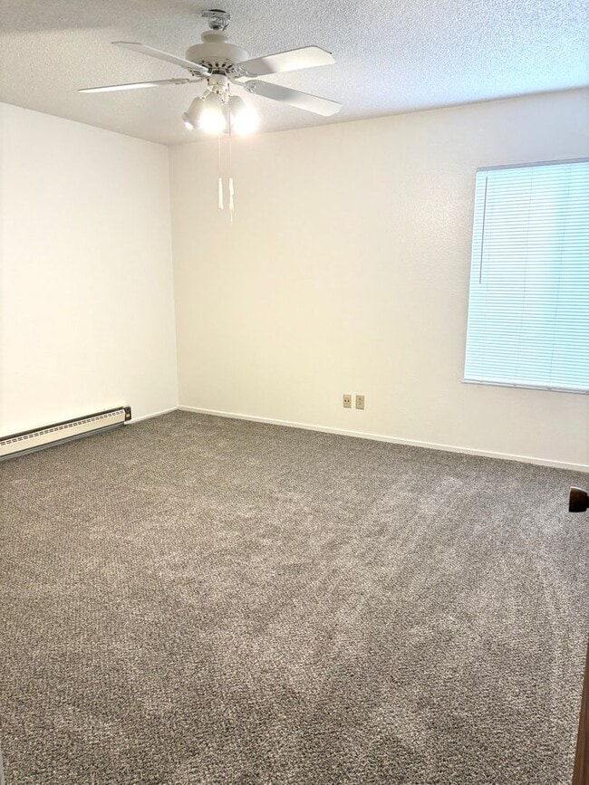 Building Photo - Charming 1 Bed / 1 Bath Downstairs Unit wi...