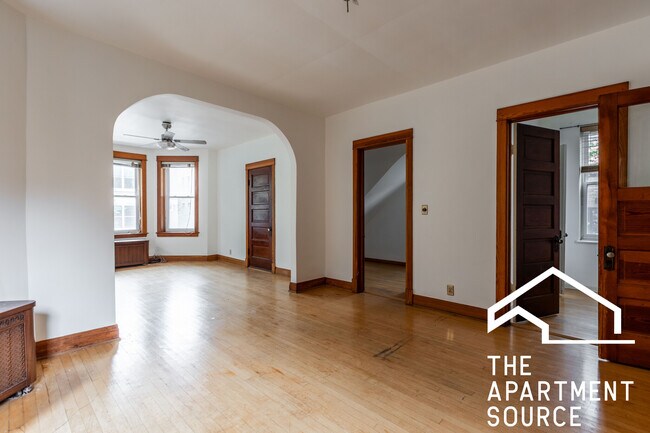 Building Photo - 2042 W Armitage Ave