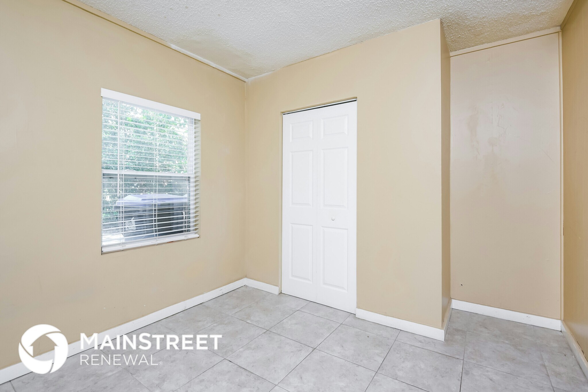 Building Photo - 402 W 17th St