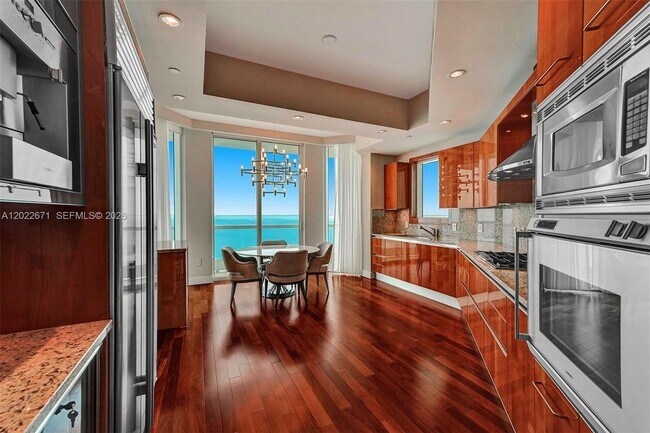 Building Photo - 16051 Collins Ave
