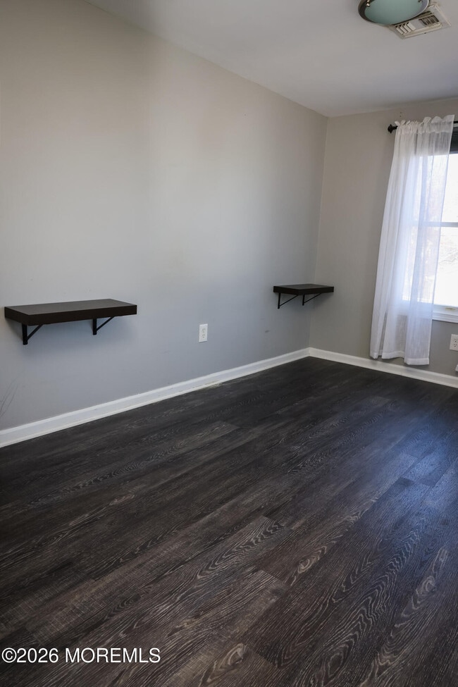 Building Photo - 320 Lorillard Ave