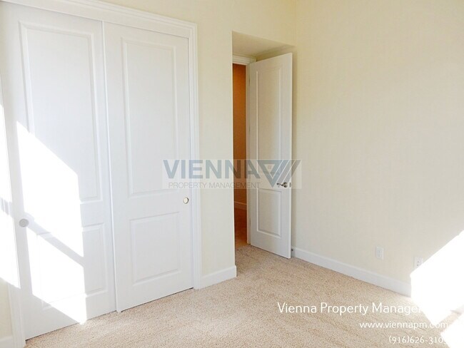 Building Photo - 1062 Yucca Dr
