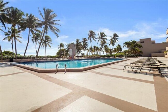 Building Photo - 251 Crandon Blvd