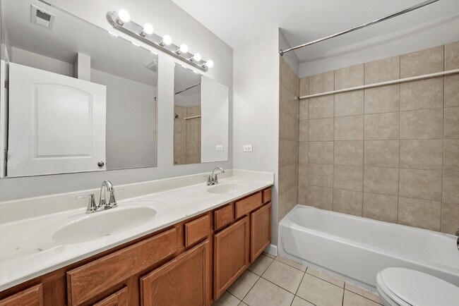 Building Photo - 3423 Ridgeland-301