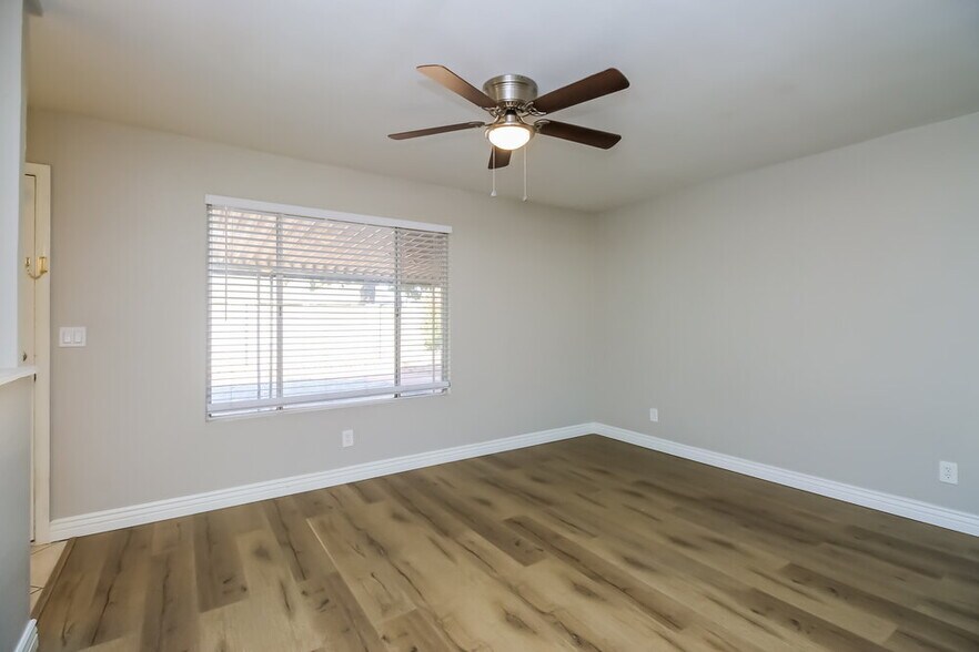 Building Photo - 3060 E Emelita Ave