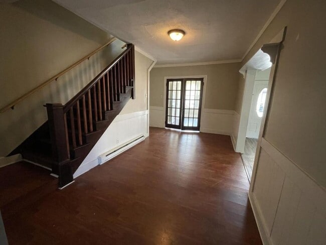 Building Photo - NOW AVAILABLE! 3 Bed, 2 Bath Victorian Home in Newport, PA!